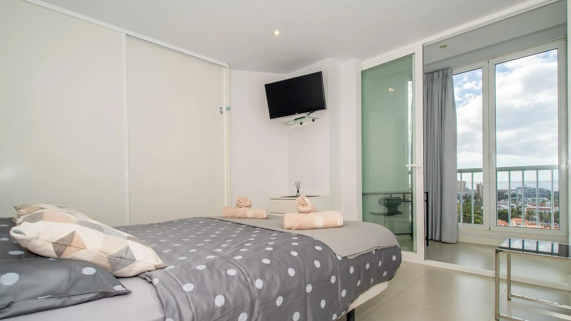 Prime 2Bd With Balcony, View & Pool Apartment Arona  0*, Arona (Tenerife) Spain