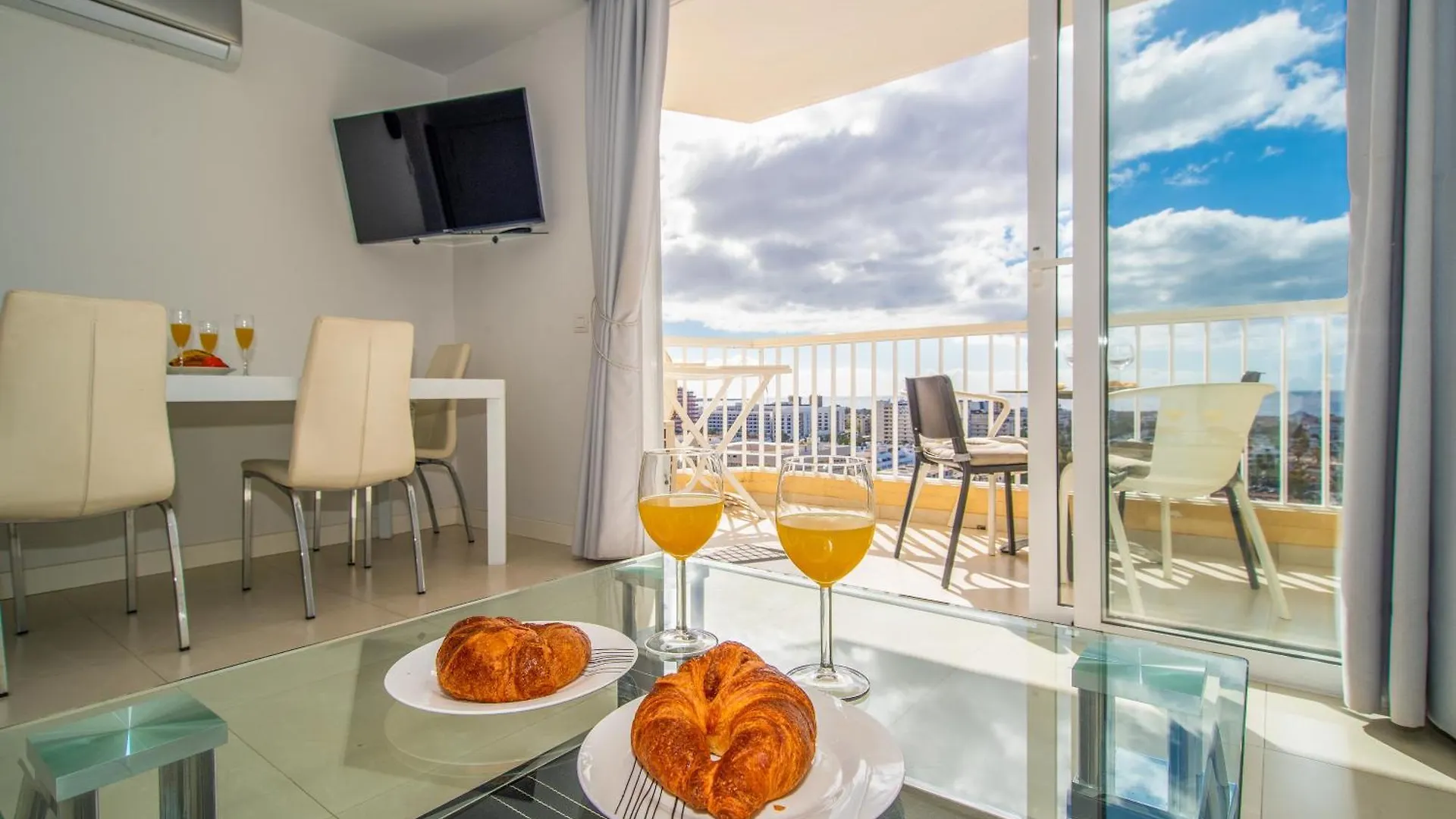 Prime 2Bd With Balcony, View & Pool Appartement Arona
