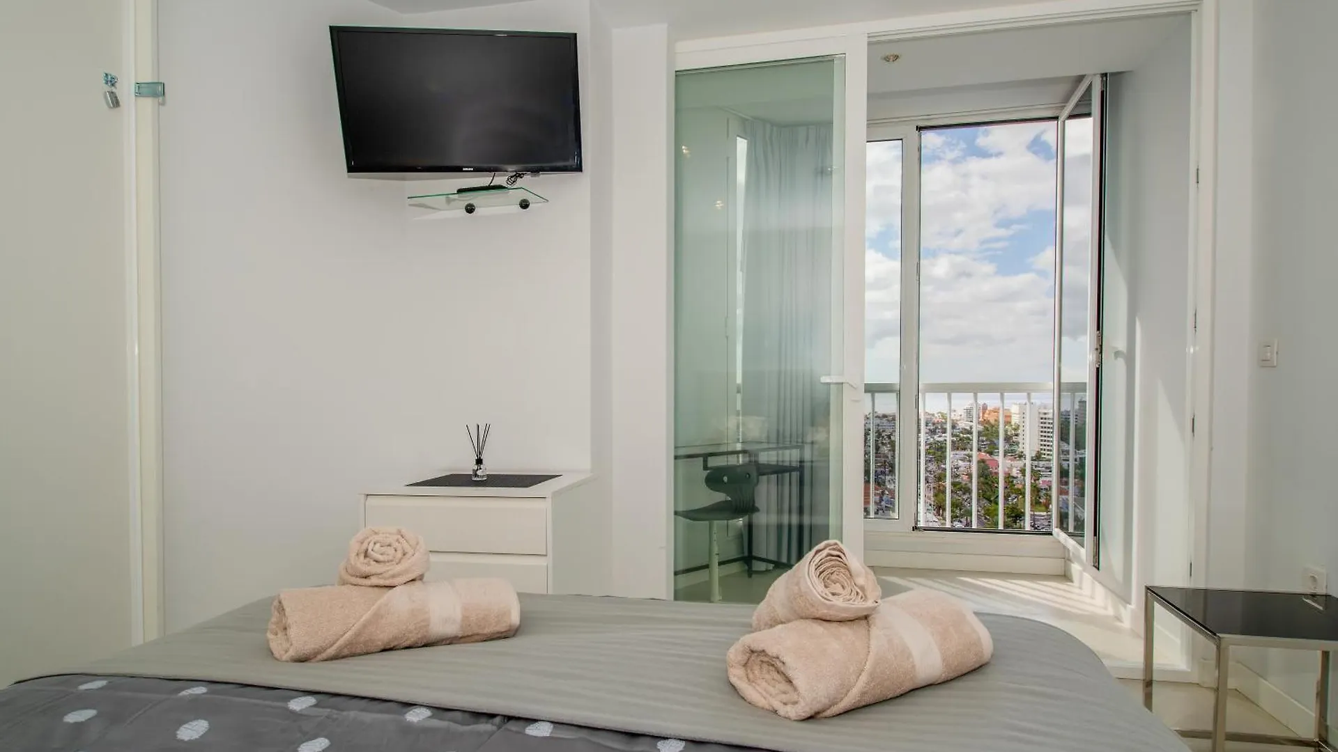 Prime 2Bd With Balcony, View & Pool Apartment Arona   Arona (Tenerife)