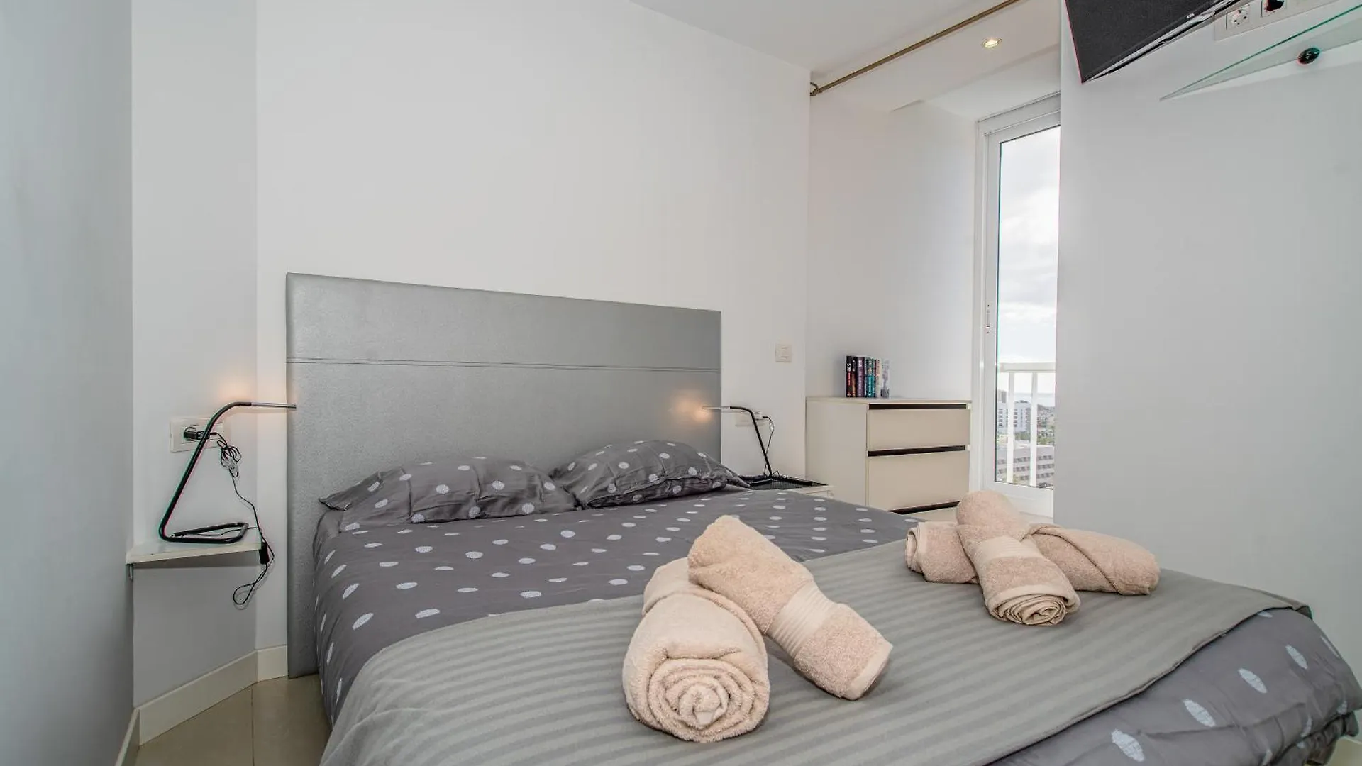 Prime 2Bd With Balcony, View & Pool Apartment Arona
