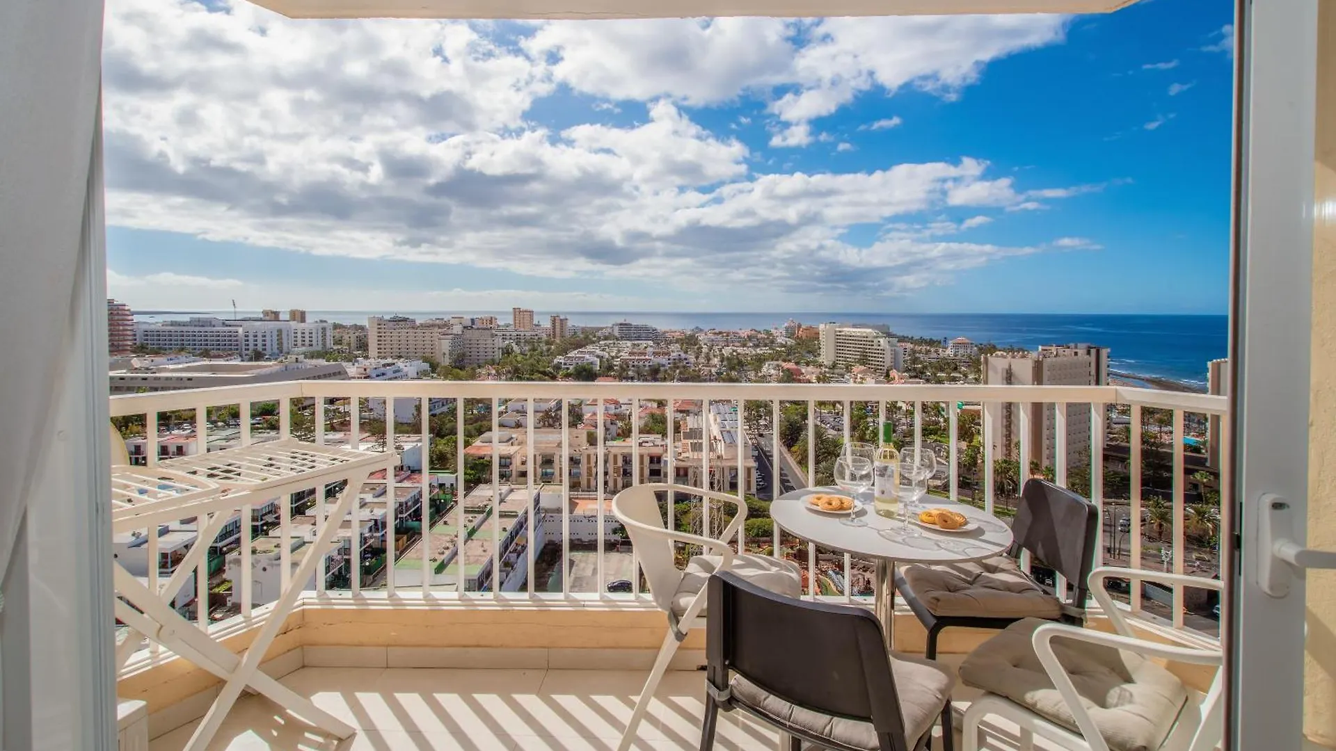 Prime 2Bd With Balcony, View & Pool Apartment Arona  Spain